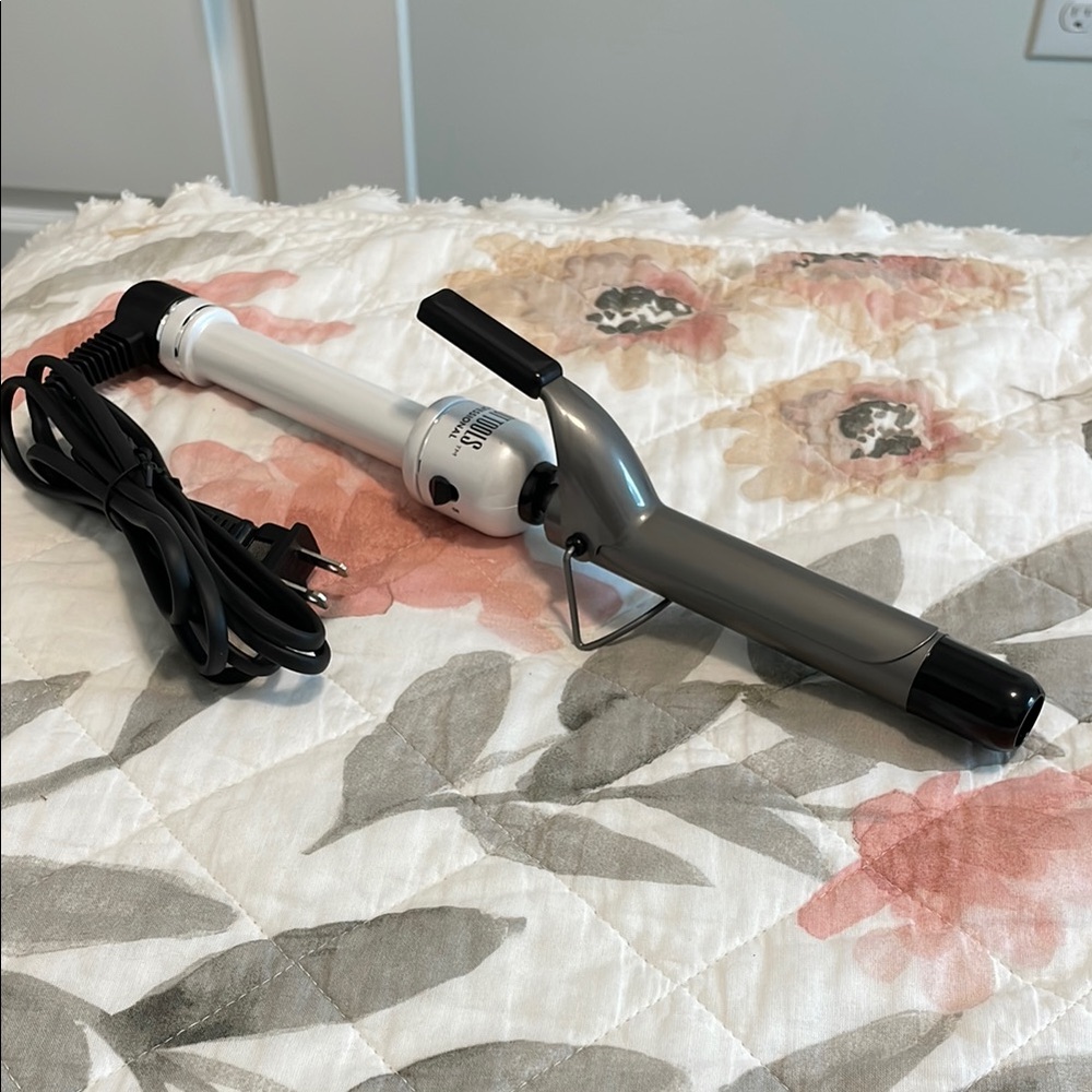 Hot Tools small barrel  Curling iron